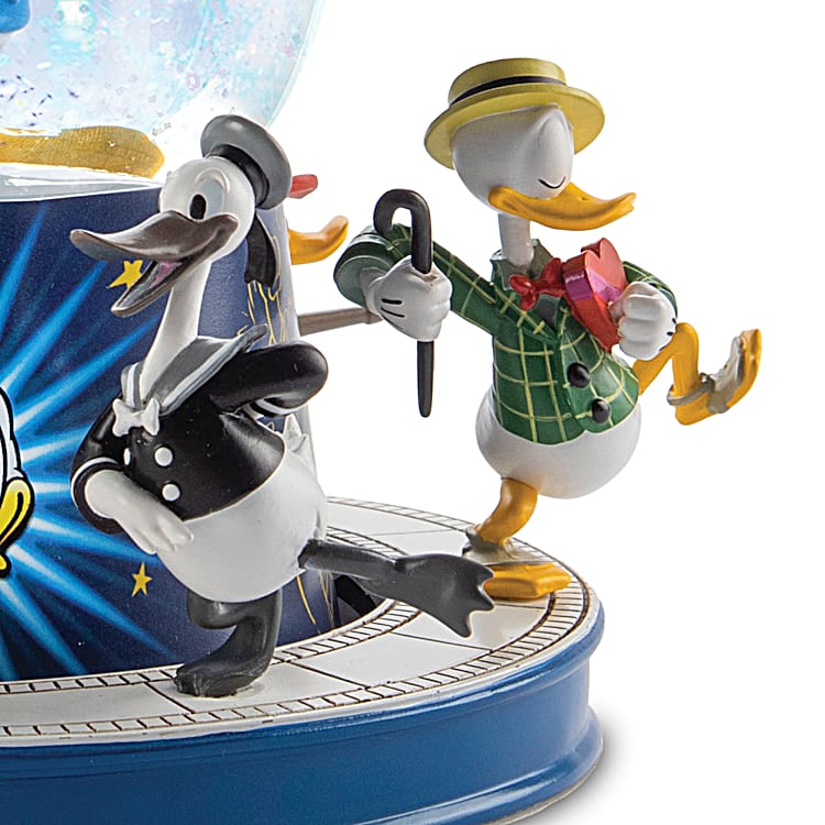 Disney Donald Duck Glitter Globe With Sculpted Figures Of