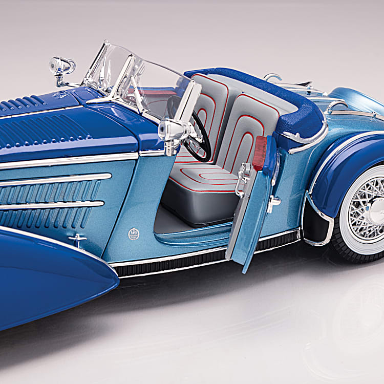 1939 Horch 855 Roadster 1:18-Scale Diecast Car Featuring An