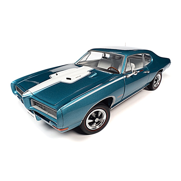 1968 Pontiac GTO 1:18-Scale Diecast Car Featuring An Authentic Meridian  Turquoise Paint Finish And Hurst Five-Spoke Mag Wheels