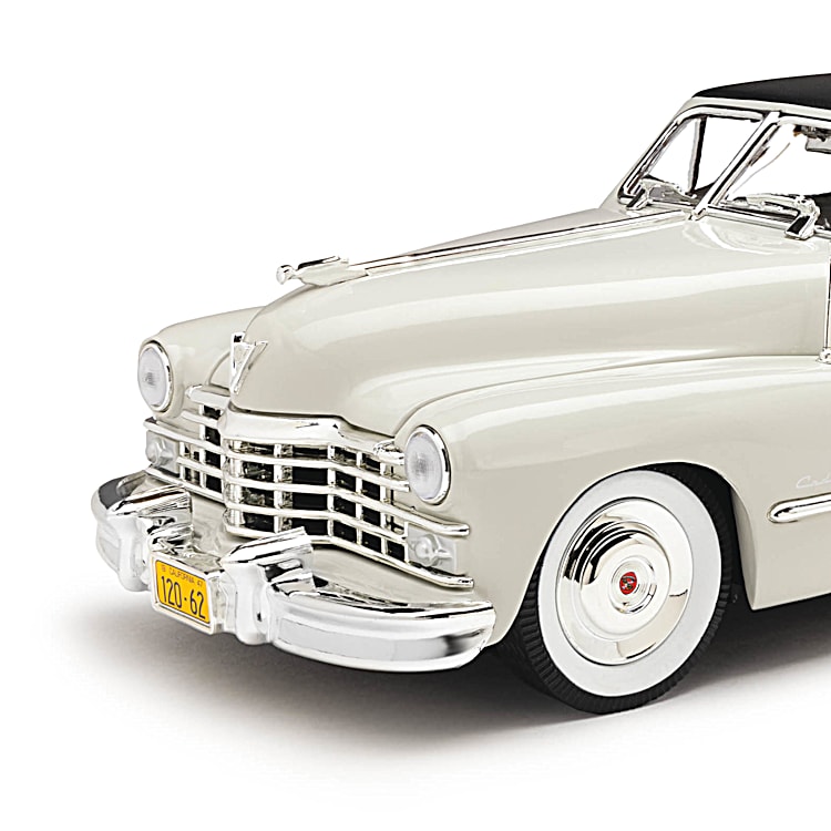 1:18-Scale 1947 Cadillac Series 62 Cabriolet Diecast Car