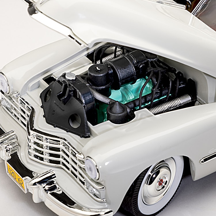 1:18-Scale 1947 Cadillac Series 62 Cabriolet Diecast Car