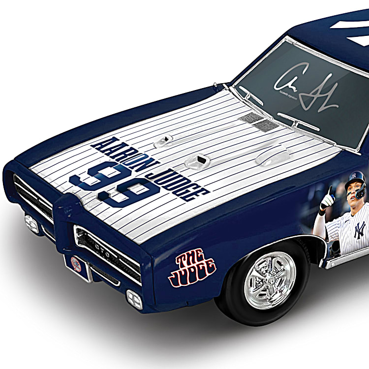 New York Yankees Aaron Judge MLB 1:18-Scale 1969 Pontiac GTO