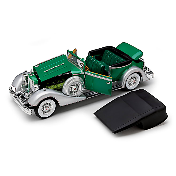 1934 Packard V12 Victoria 1:18-Scale Diecast Car Featuring A Green And  Silver Paint Finish