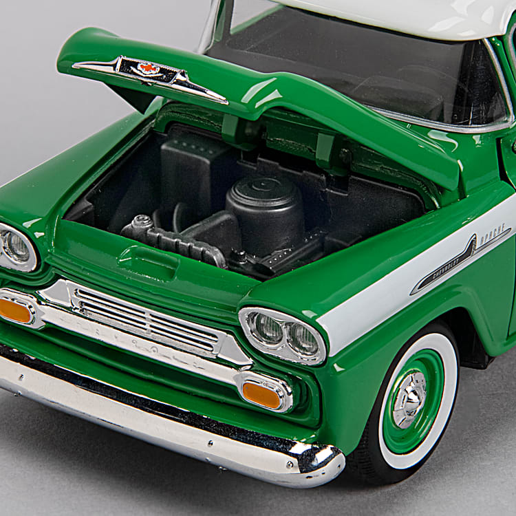 Texaco 58 Chevy Apache Fleetside 1:24-Scale Diecast Truck
