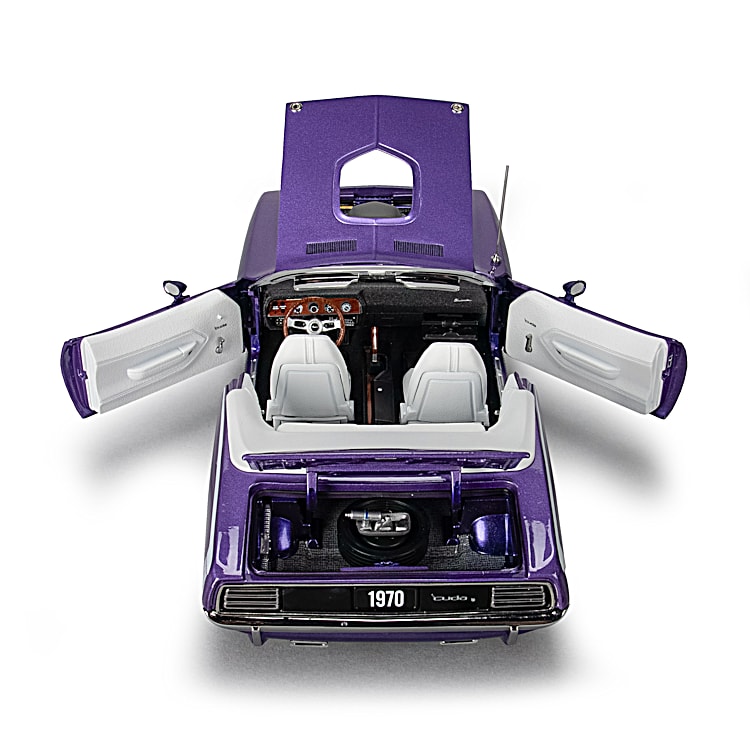 1970 Plymouth HEMI Cuda Convertible Diecast Car Featuring An