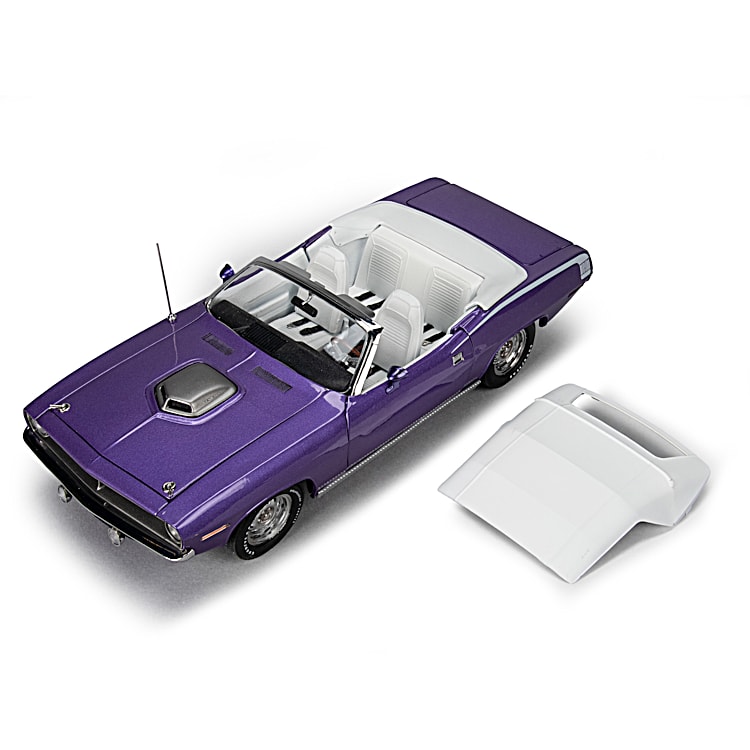 1970 Plymouth HEMI Cuda Convertible Diecast Car Featuring An 1970 Plymouth HEMI Cuda Convertible Diecast Car Featuring An