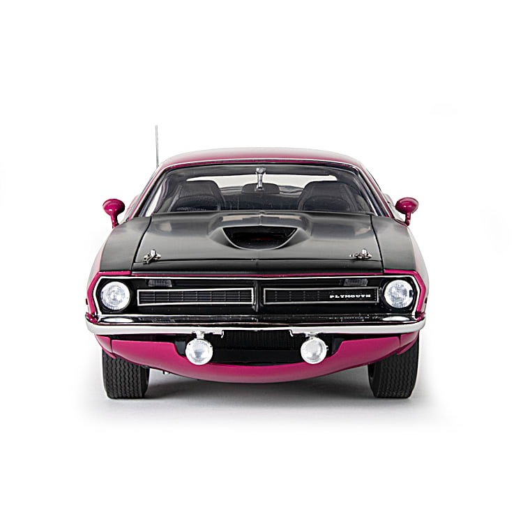 1970 PLYMOUTH AAR CUDA 1/18 アメリカンマッスル 1970 Plymouth AAR Cuda 1:18-Scale Diecast Car With A Moulin