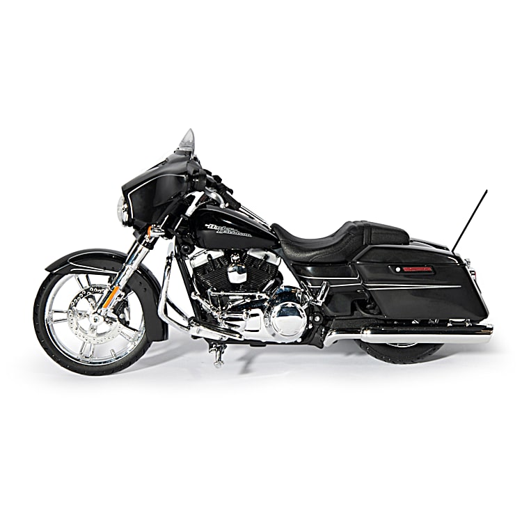 Harley Davidson 1 12 Scale Diecast Motorcycle Collection Featuring The Street Glide Special And More