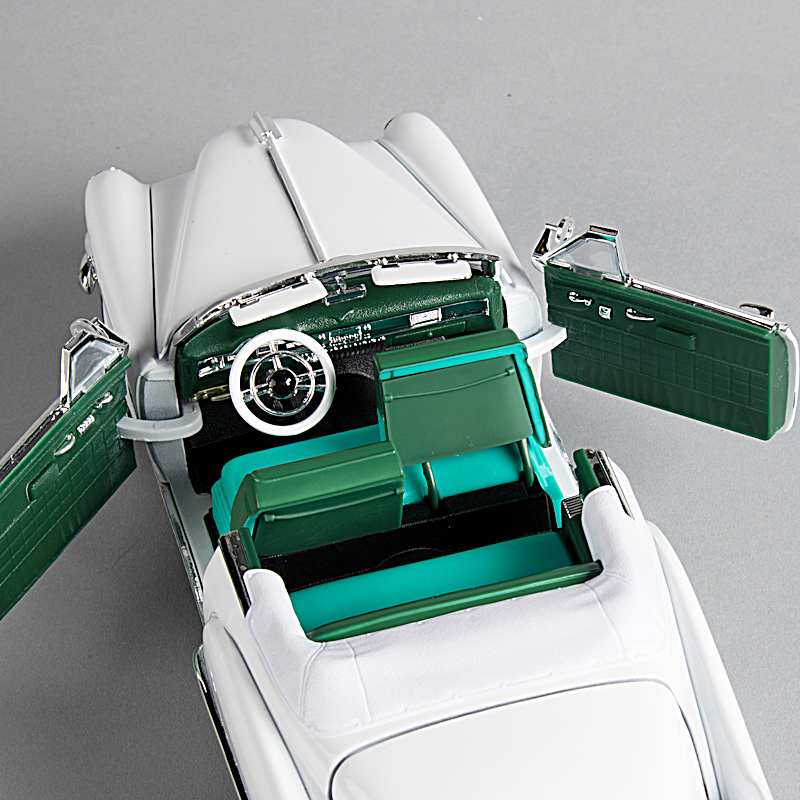 1949 Cadillac Coupe DeVille 1:18-Scale Diecast Car Featuring