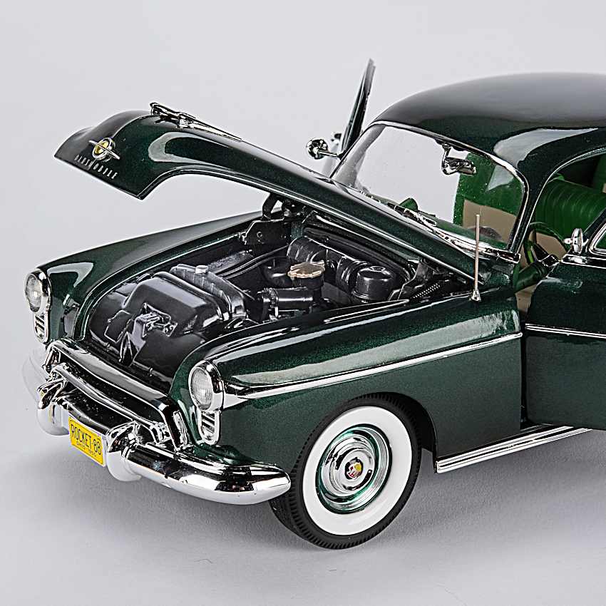 1950 Oldsmobile Rocket 88 1:18-Scale Diecast Car With An Ivy Green