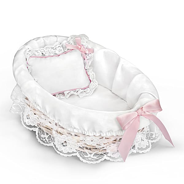 Wicker Bassinet With White Liner And Pillow For 10 Dolls