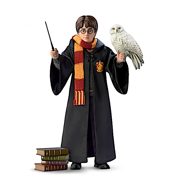 HARRY POTTER Ultimate Year One Portrait Figure With 6 Sculpted Accessories