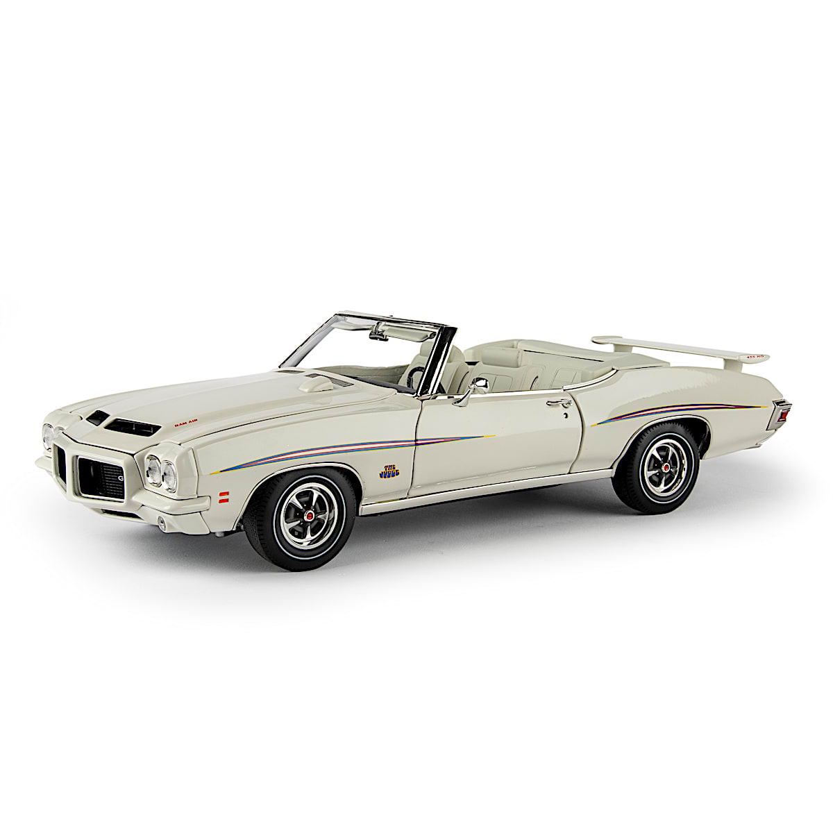 1971 Pontiac GTO JUDGE Convertible 1:18-Scale Diecast Car In Triple White  With Removable Top