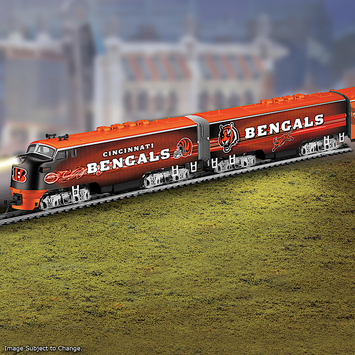 Cincinnati Bengals Electric Train with Lighted Locomotive 918306